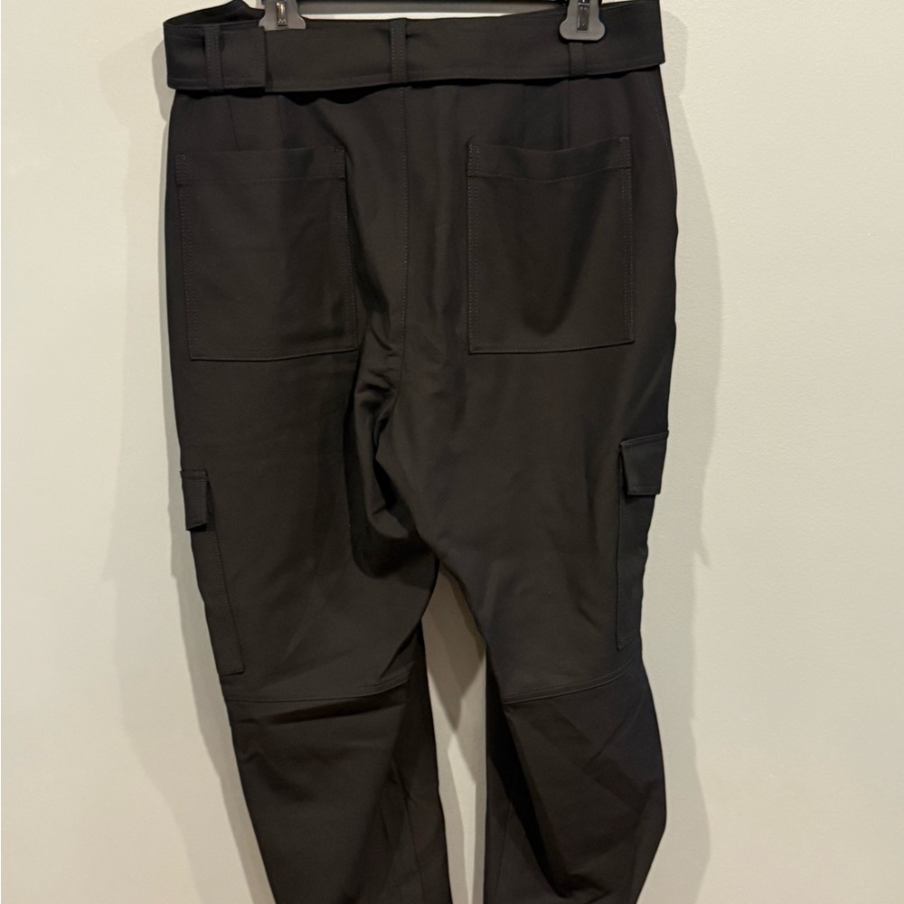 *GENTLY WORN* Womens Banana Republic Size 12S Tapered Cargo Pant - Picture 2 of 9